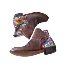 Handcrafted Needlepoint Leather Floral Artisan Boots Women's Size 9